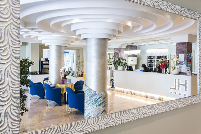 Imagen de los interiores del Hotel Losanna Gabicce Mare. Foto 18