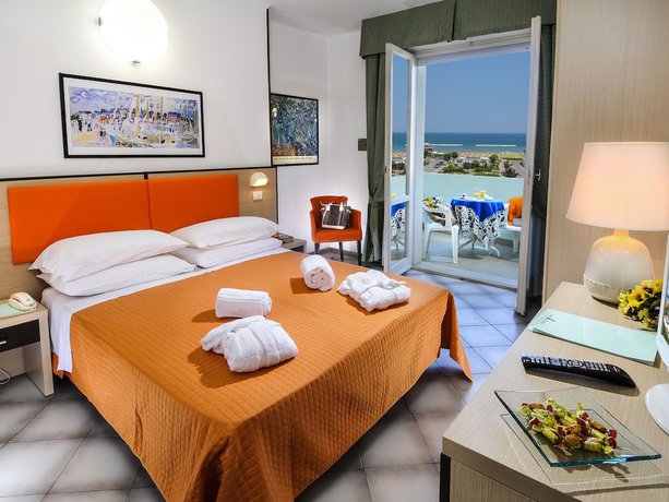 Imagen de la habitación del Hotel Losanna Gabicce Mare. Foto 14