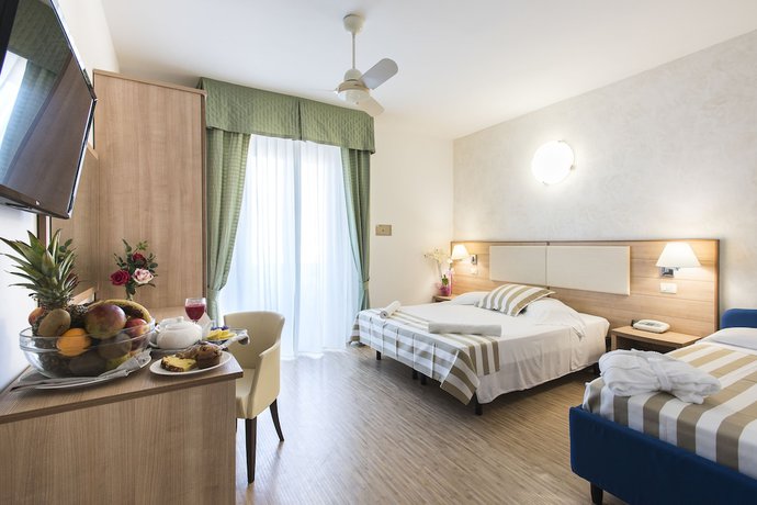 Imagen de la habitación del Hotel Losanna Gabicce Mare. Foto 15