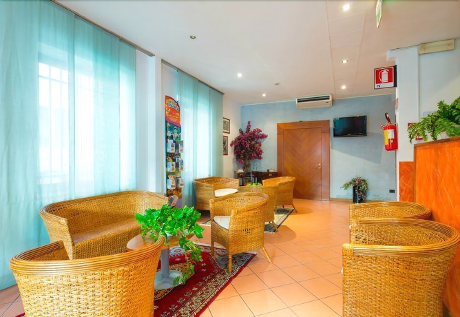 Imagen de los interiores del Hotel Losanna, Rimini. Foto 19