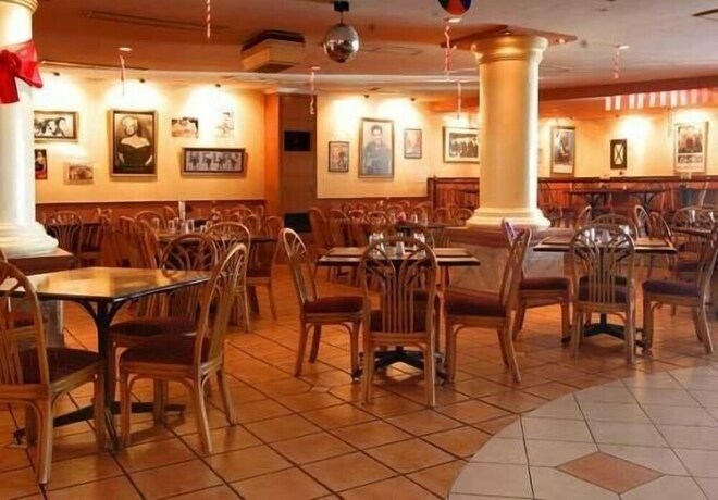 Imagen del bar/restaurante del Hotel Losari Beach Inn. Foto 18