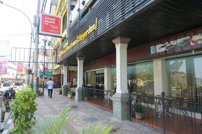 Imagen general del Hotel Losari Beach Inn. Foto 16