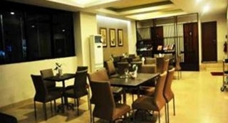 Imagen del bar/restaurante del Hotel Losari Blok M 2. Foto 4