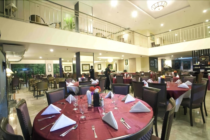 Imagen del bar/restaurante del Hotel Losari Roxy. Foto 4
