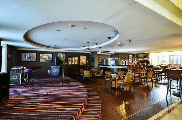 Imagen del bar/restaurante del Hotel Losari Roxy. Foto 5