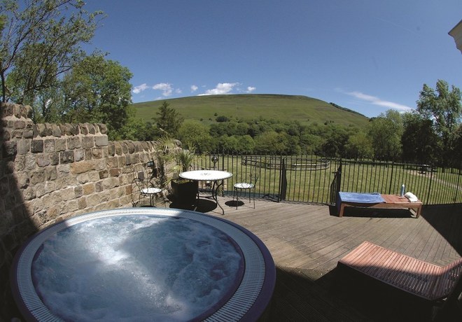Imagen de la piscina del Hotel Losehill House Hotel and Spa. Foto 19