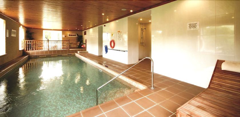 Imagen de la piscina del Hotel Losehill House Hotel and Spa. Foto 20