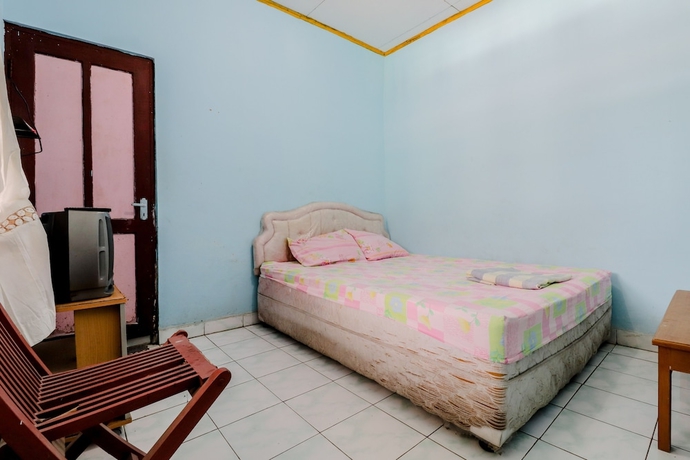 Imagen de la habitación del Hotel Losmen Parikesit. Foto 5