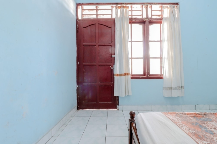 Imagen de la habitación del Hotel Losmen Parikesit. Foto 18