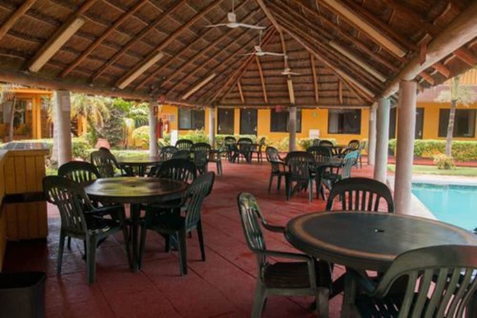 Imagen del bar/restaurante del Hotel Lossandes. Foto 3