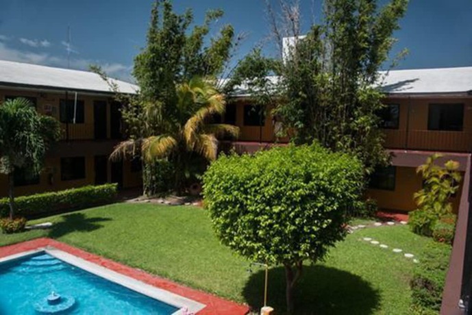 Imagen de los exteriores del Hotel Lossandes. Foto 9