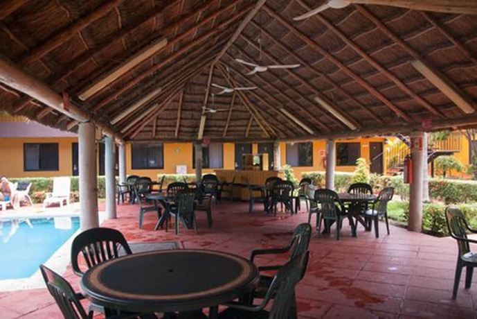 Imagen del bar/restaurante del Hotel Lossandes. Foto 4