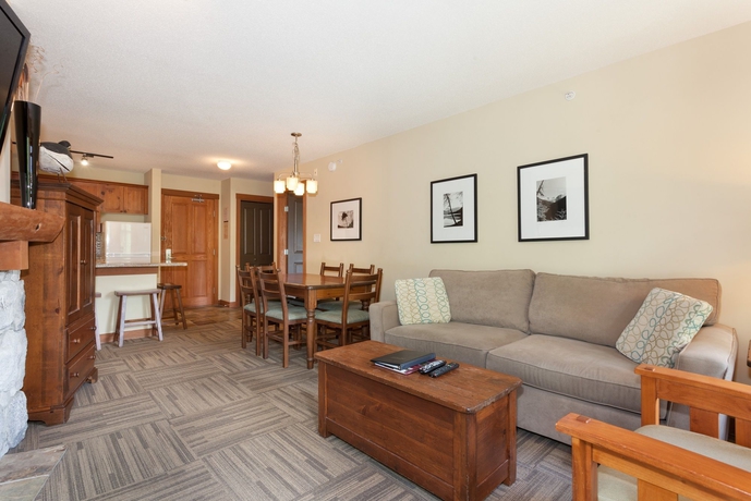 Imagen de la habitación del Hotel Lost Lake Lodge, Whistler Village. Foto 5