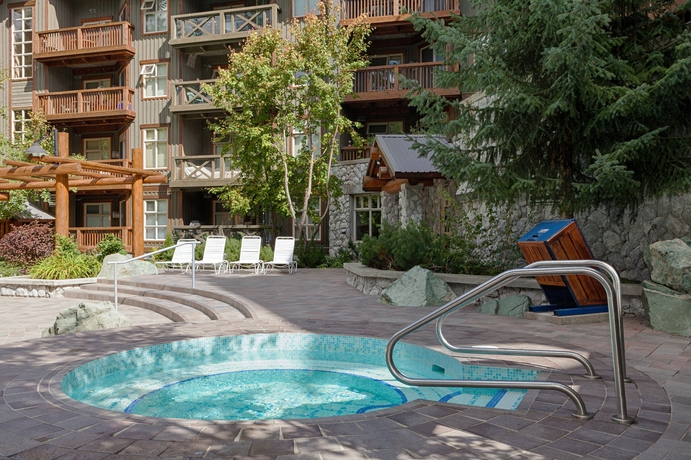 Imagen de los exteriores del Hotel Lost Lake Lodge, Whistler Village. Foto 11