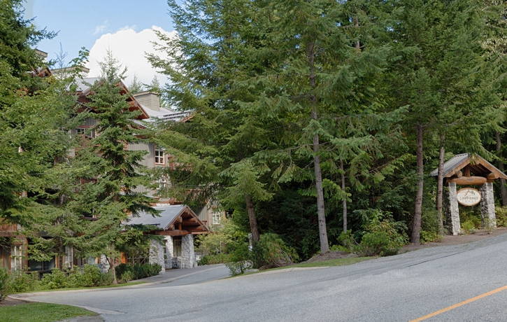 Imagen de los exteriores del Hotel Lost Lake Lodge, Whistler Village. Foto 12