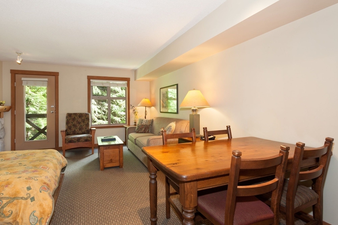 Imagen de la habitación del Hotel Lost Lake Lodge, Whistler Village. Foto 10