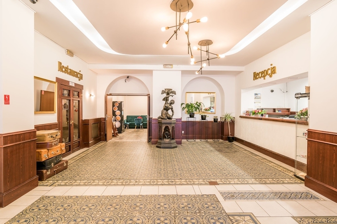 Imagen de los interiores del Hotel Lothus. Foto 16