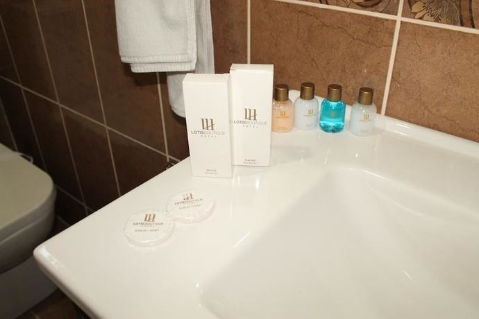 Imagen de la habitación del Hotel Lotis. Foto 5