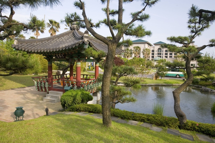 Imagen de los exteriores del Hotel Lotte Jeju. Foto 11