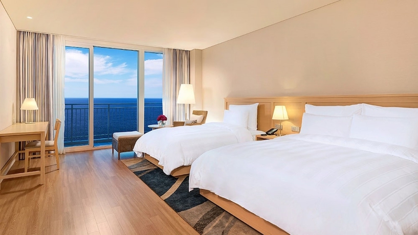 Imagen de la habitación del Hotel Lotte Resort Sokcho. Foto 4