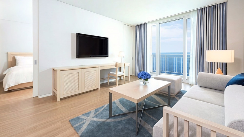 Imagen de la habitación del Hotel Lotte Resort Sokcho. Foto 11