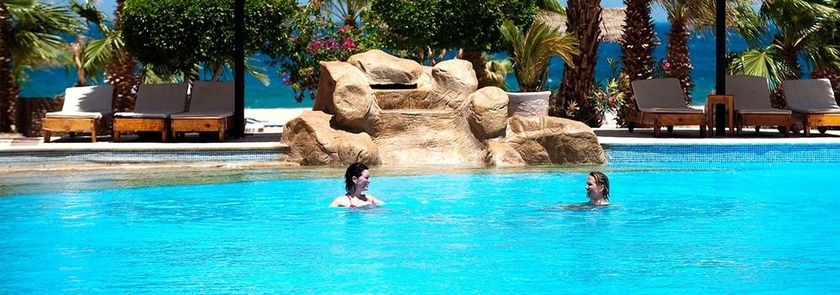 Imagen de la piscina del Hotel Lotus Bay Resort. Foto 10