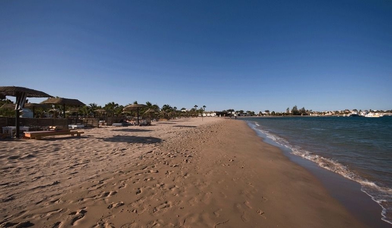 Imagen de los exteriores del Hotel Lotus Bay Resort. Foto 6