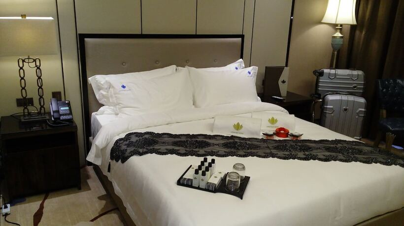 Imagen de la habitación del Hotel Lotus Blu Hotel. Foto 18