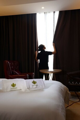 Imagen de la habitación del Hotel Lotus Blu Hotel. Foto 22