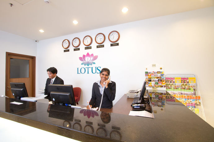 Imagen de la habitación del Hotel Lotus Family , Masjid India. Foto 5