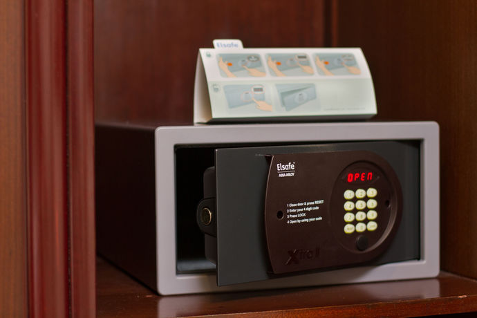 Imagen de la habitación del Hotel Lotus Family , Masjid India. Foto 10