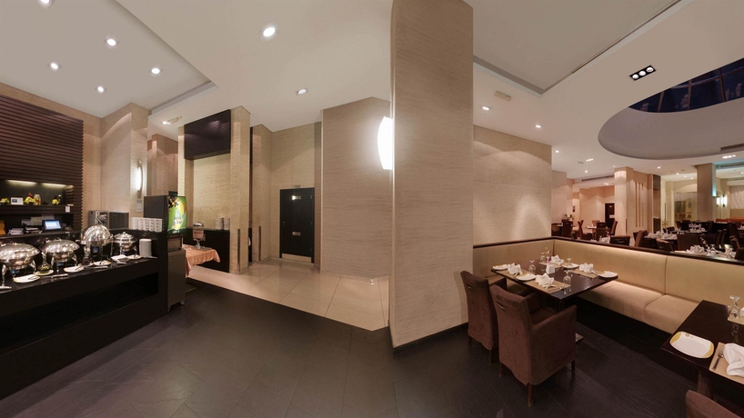 Imagen del bar/restaurante del Hotel Lotus Grand Apartments. Foto 2