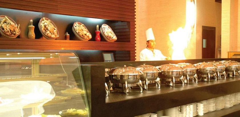 Imagen del bar/restaurante del Hotel Lotus Grand Apartments. Foto 3