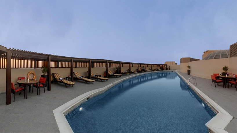 Imagen de la piscina del Hotel Lotus Grand Apartments. Foto 13