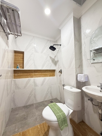 Imagen de la habitación del Hotel Lotus Guest House, Balikpapan. Foto 8