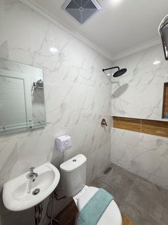 Imagen de la habitación del Hotel Lotus Guest House, Balikpapan. Foto 10