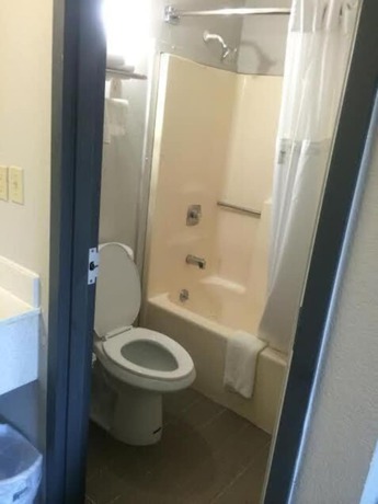 Imagen de la habitación del Hotel Lotus Inn And Suites. Foto 7