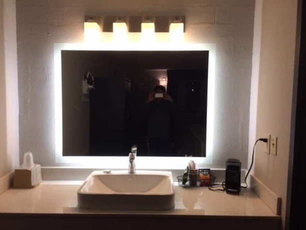 Imagen de la habitación del Hotel Lotus Inn And Suites. Foto 8