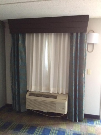 Imagen de los interiores del Hotel Lotus Inn And Suites. Foto 19