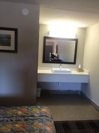 Imagen de la habitación del Hotel Lotus Inn And Suites. Foto 12
