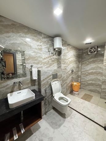 Imagen de la habitación del Hotel Lotus, Kanpur. Foto 15