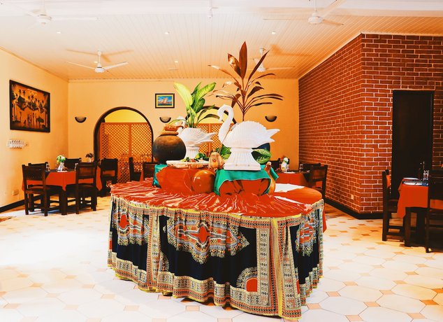 Imagen del bar/restaurante del Hotel Lotus, MOMBASA. Foto 5