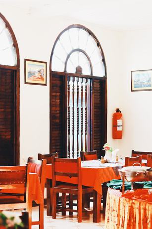 Imagen del bar/restaurante del Hotel Lotus, MOMBASA. Foto 6