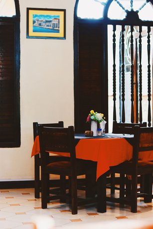 Imagen del bar/restaurante del Hotel Lotus, MOMBASA. Foto 7