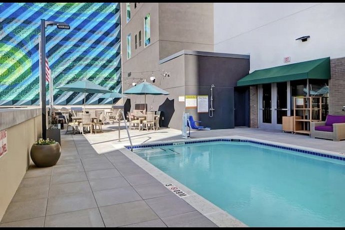 Imagen de los exteriores del Hotel Lotus Newport. Foto 9