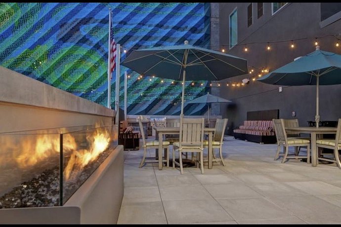 Imagen de los exteriores del Hotel Lotus Newport. Foto 10