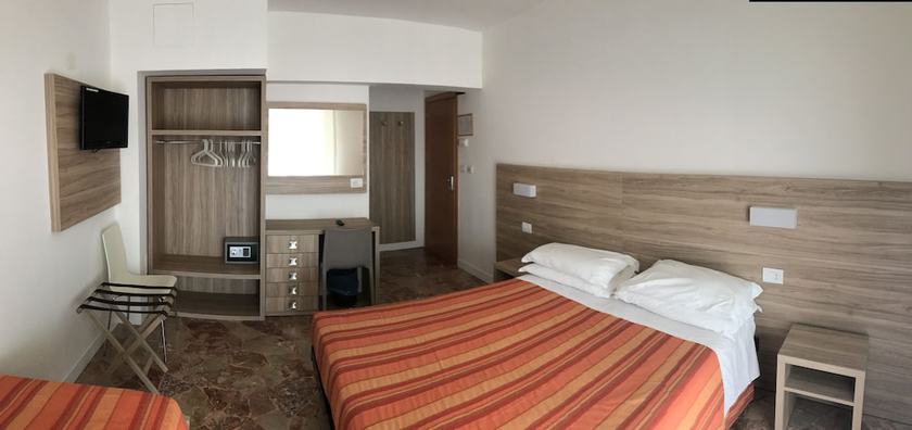 Imagen de la habitación del Hotel Lotus, Rimini. Foto 4