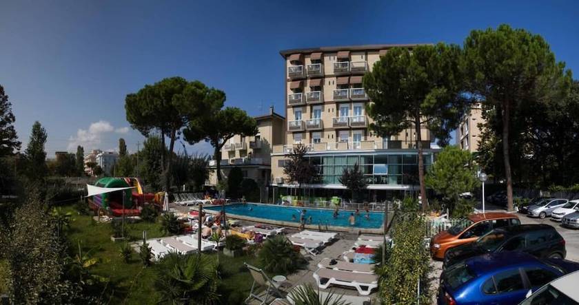 Imagen de la piscina del Hotel Lotus, Rimini. Foto 15