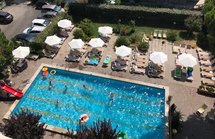 Imagen de la piscina del Hotel Lotus, Rimini. Foto 20