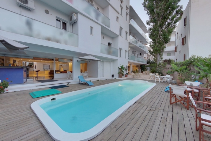 Imagen de la piscina del Hotel Lotus Rise. Foto 15